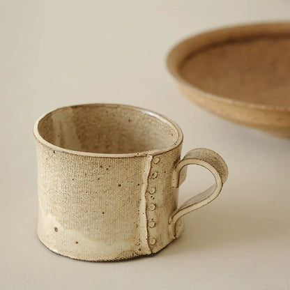 Mug artisanal avec texture toile style wabi-sabi