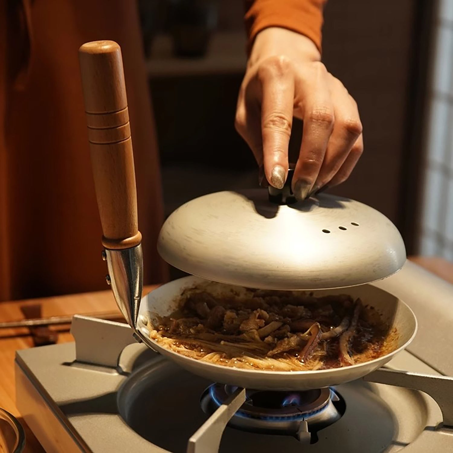 Poêle japonaise à manche vertical pour Oyakodon