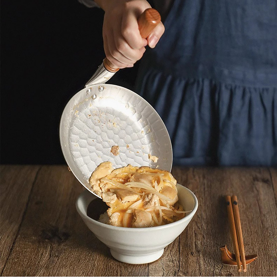 Poêle japonaise à manche vertical pour Oyakodon