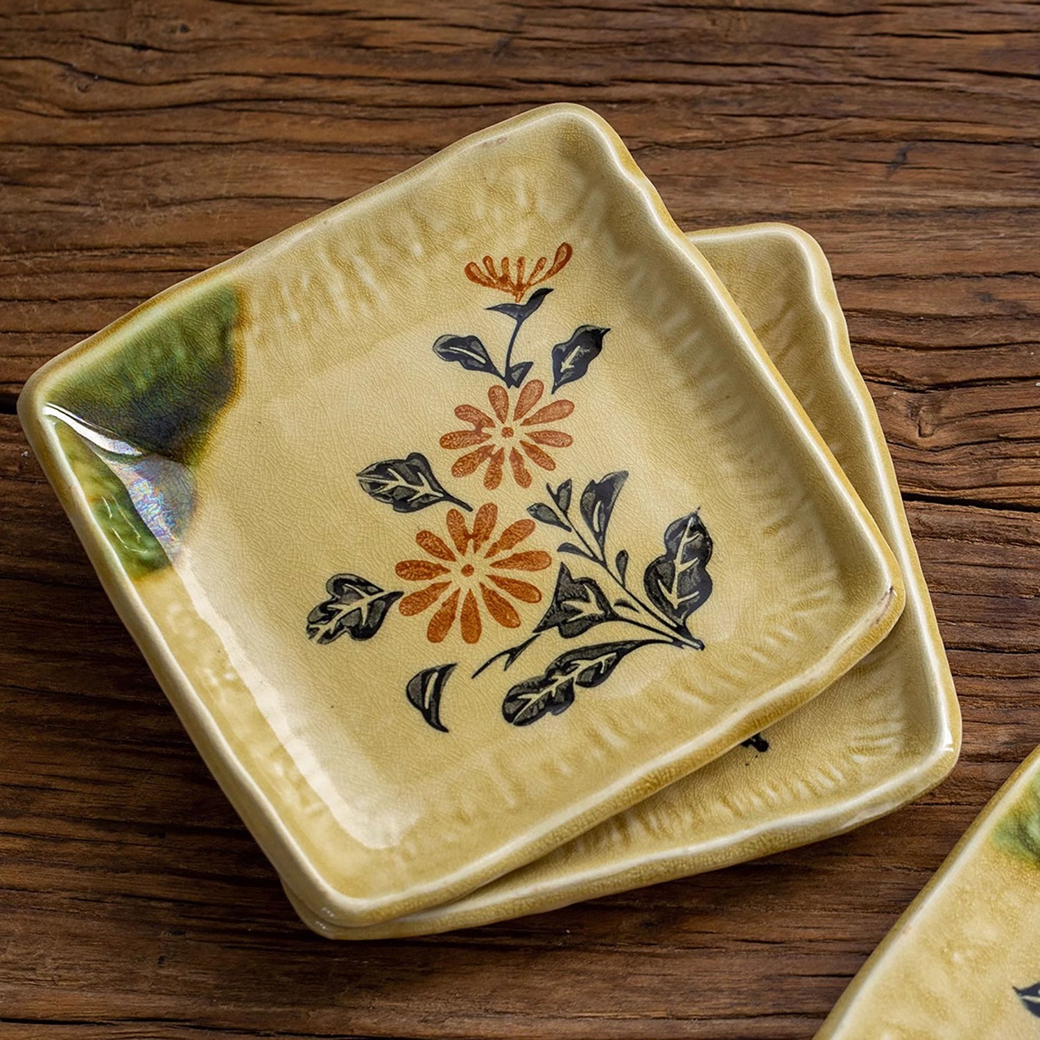 Petite assiette carrée Seto-yaki avec Motif chrysanthème