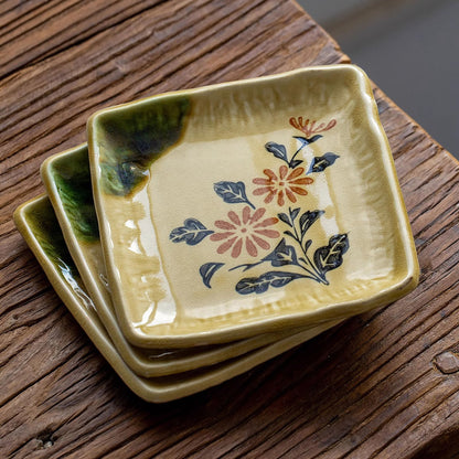 Petite assiette carrée Seto-yaki avec Motif chrysanthème