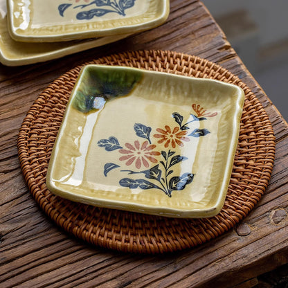 Petite assiette carrée Seto-yaki avec Motif chrysanthème