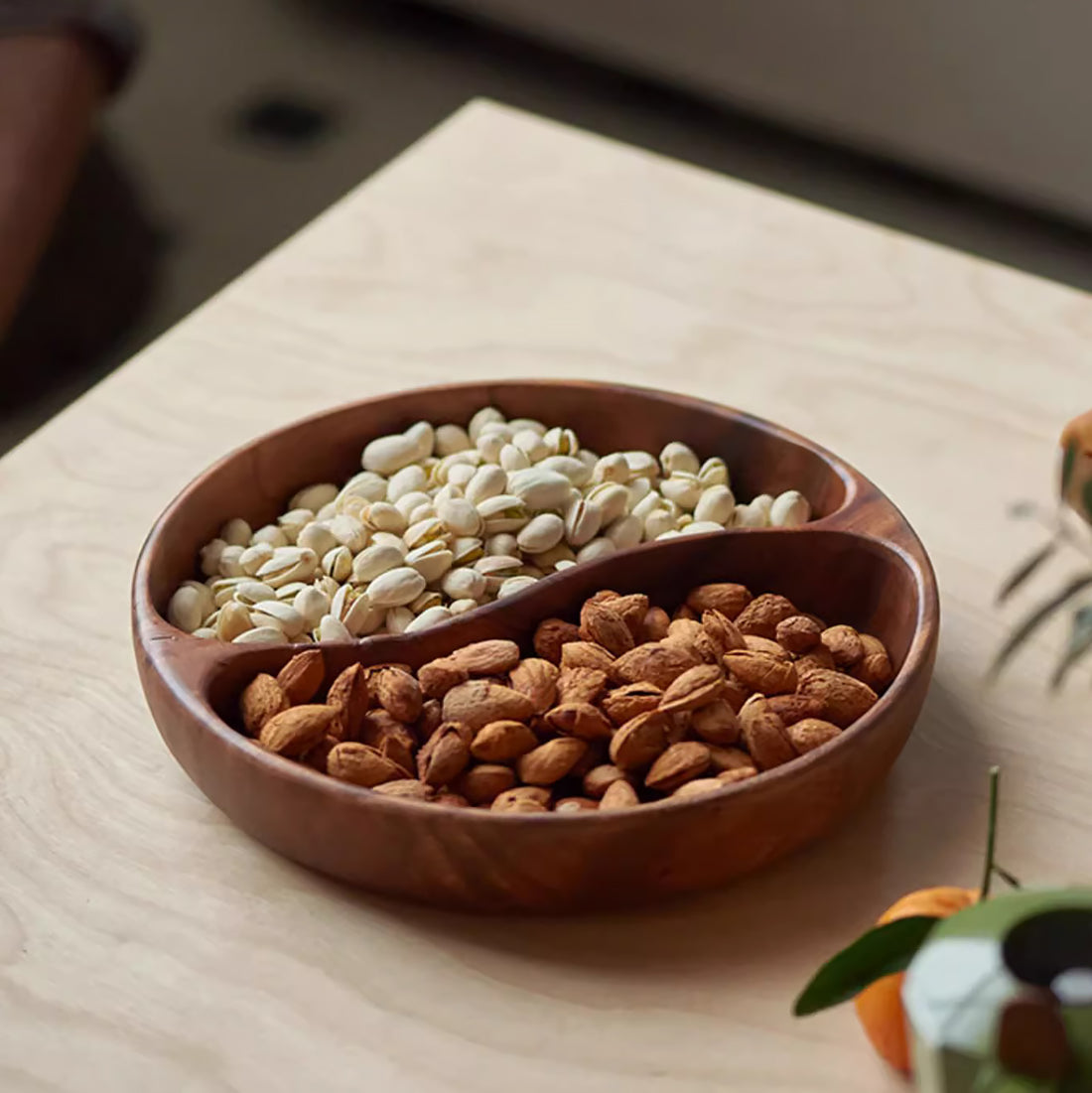 Assiette compartimentée en bois d’acacia