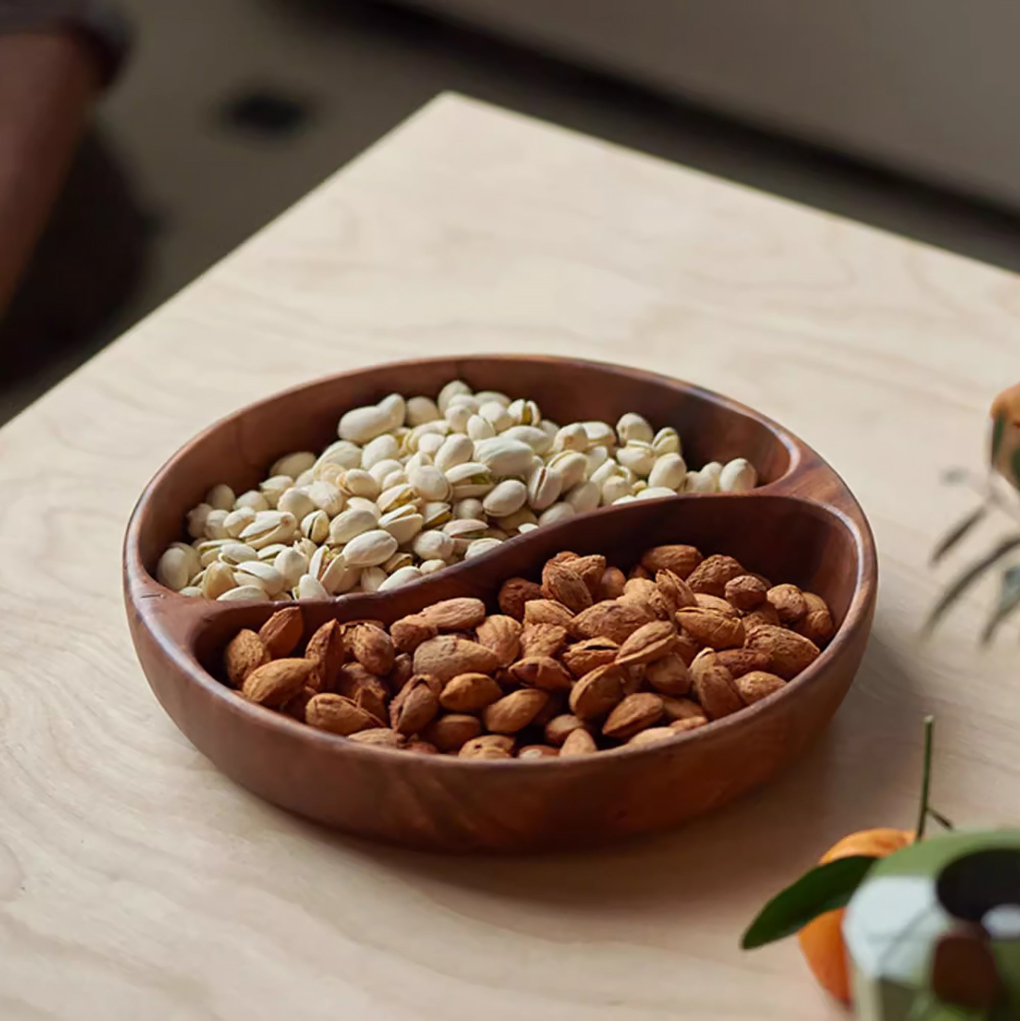 Assiette compartimentée en bois d’acacia