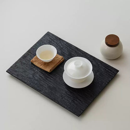 Plateau en bois carbonisé style wabi-sabi