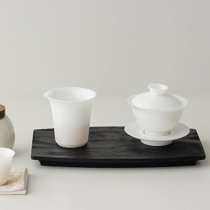 Plateau en bois carbonisé style wabi-sabi