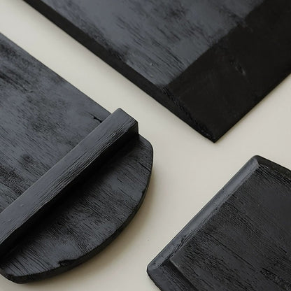 Plateau en bois carbonisé style wabi-sabi