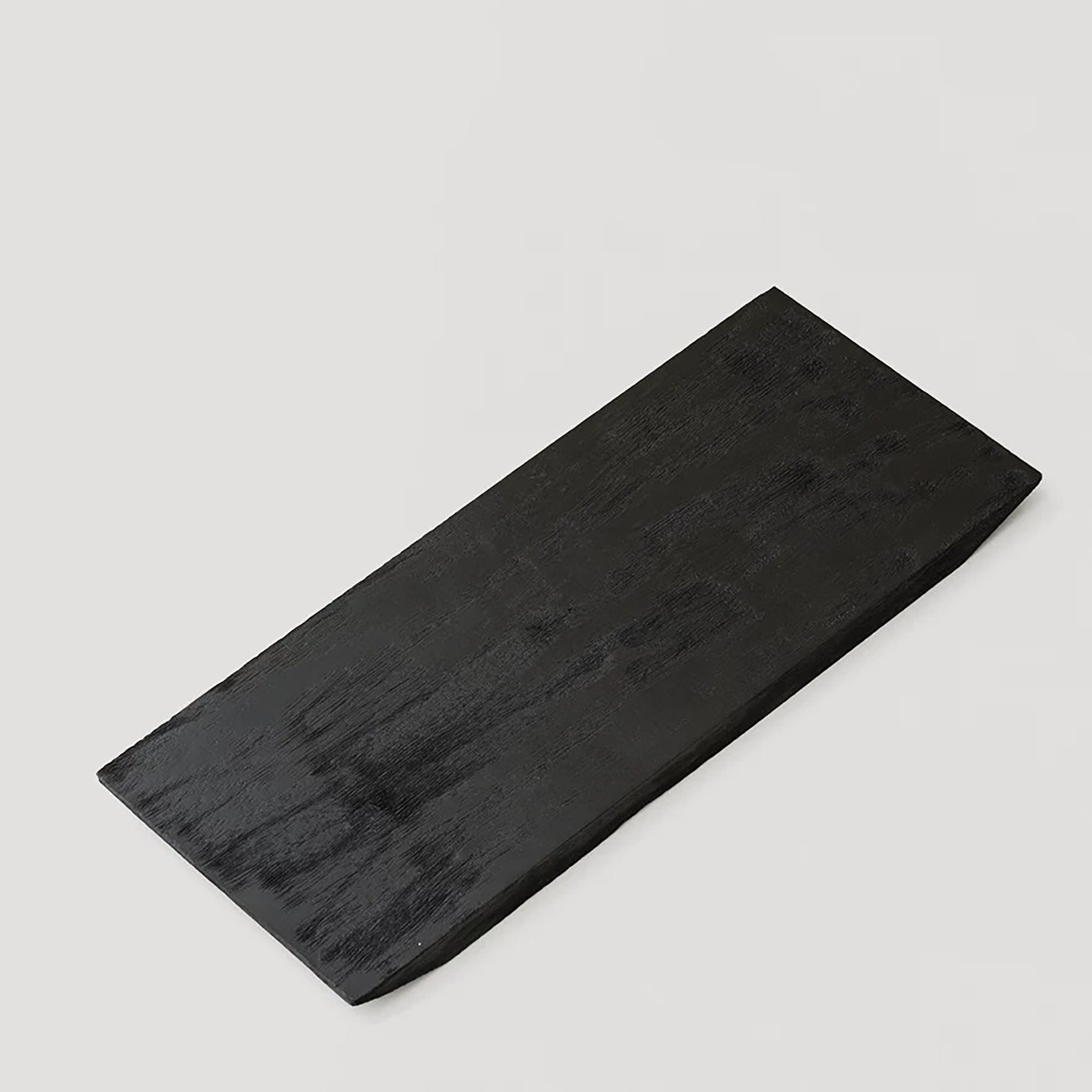 Plateau en bois carbonisé style wabi-sabi
