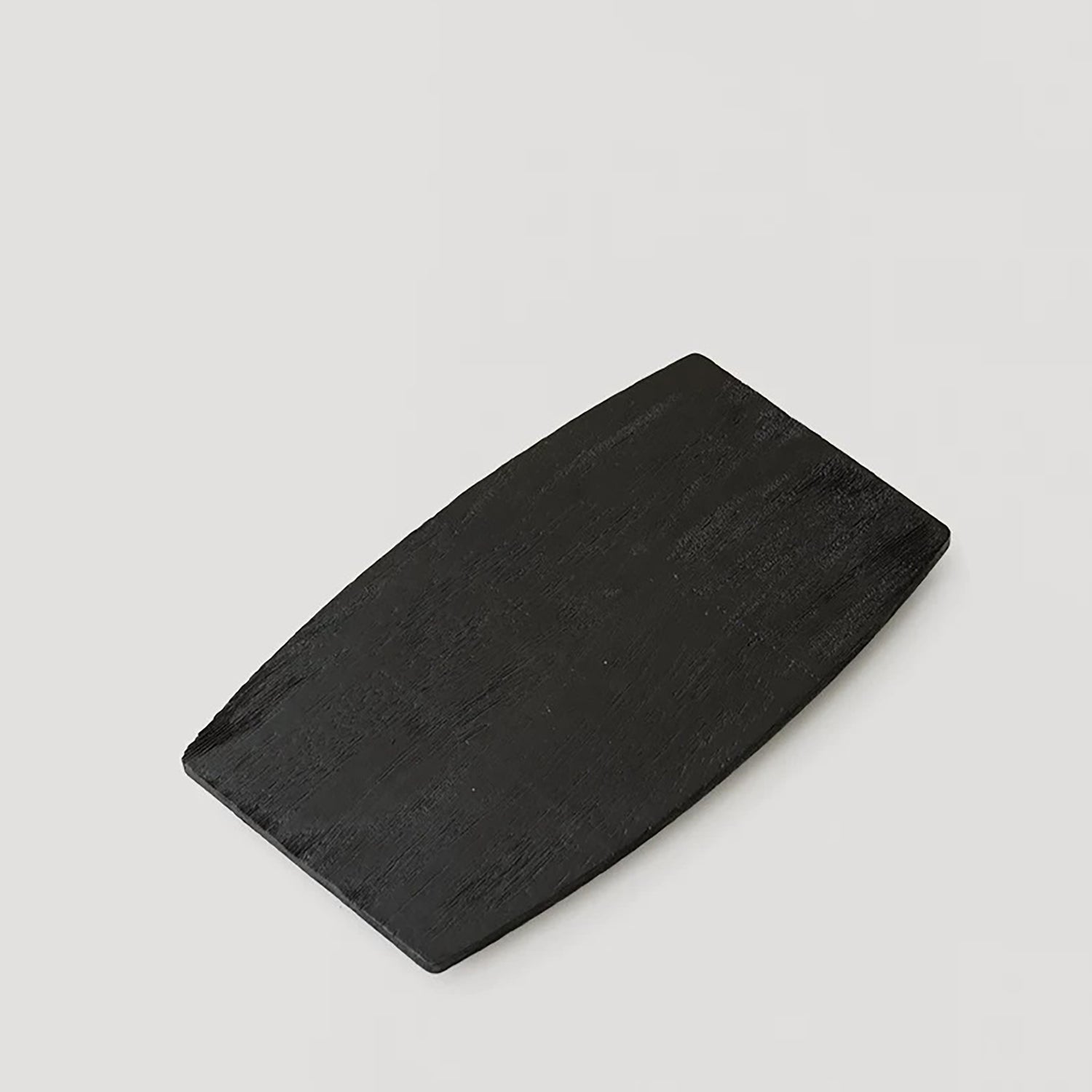Plateau en bois carbonisé style wabi-sabi