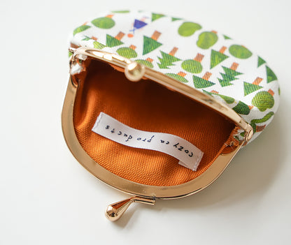 Pochette à fermoir illustrée par Nishi Shuku