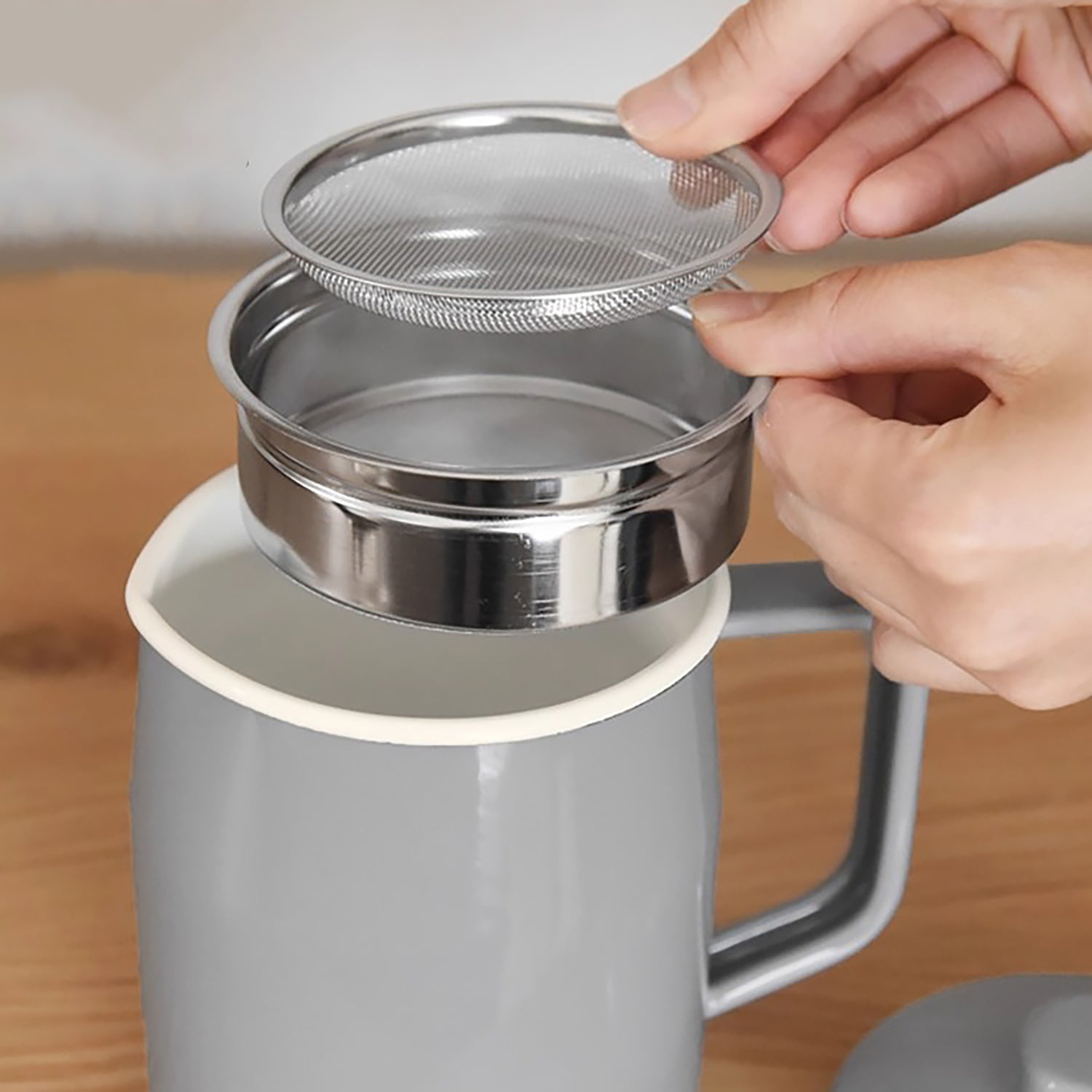 Pot à huile émaillé Fujihoro avec double filtre