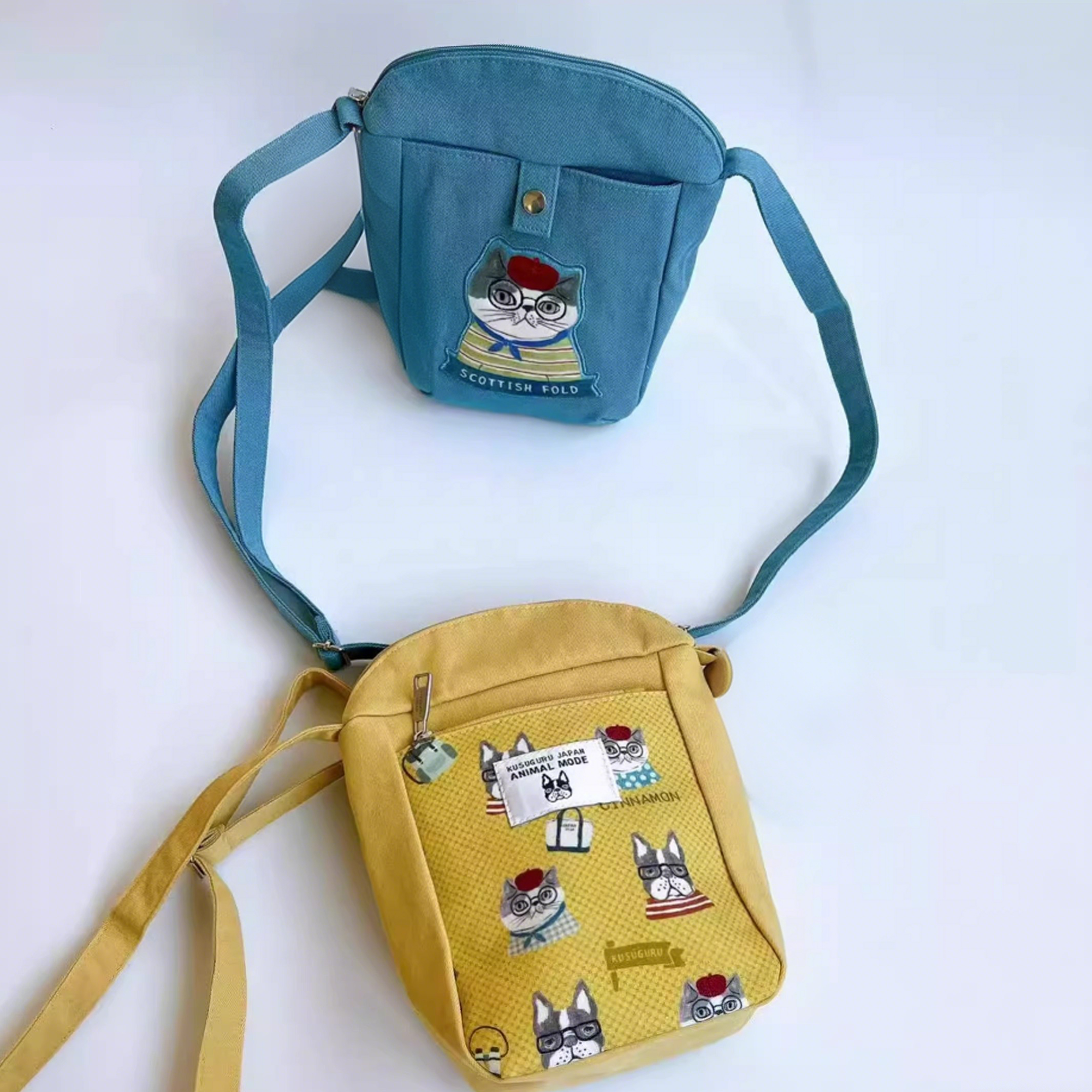 Sac bandoulière compact Kusuguru avec chat brodé