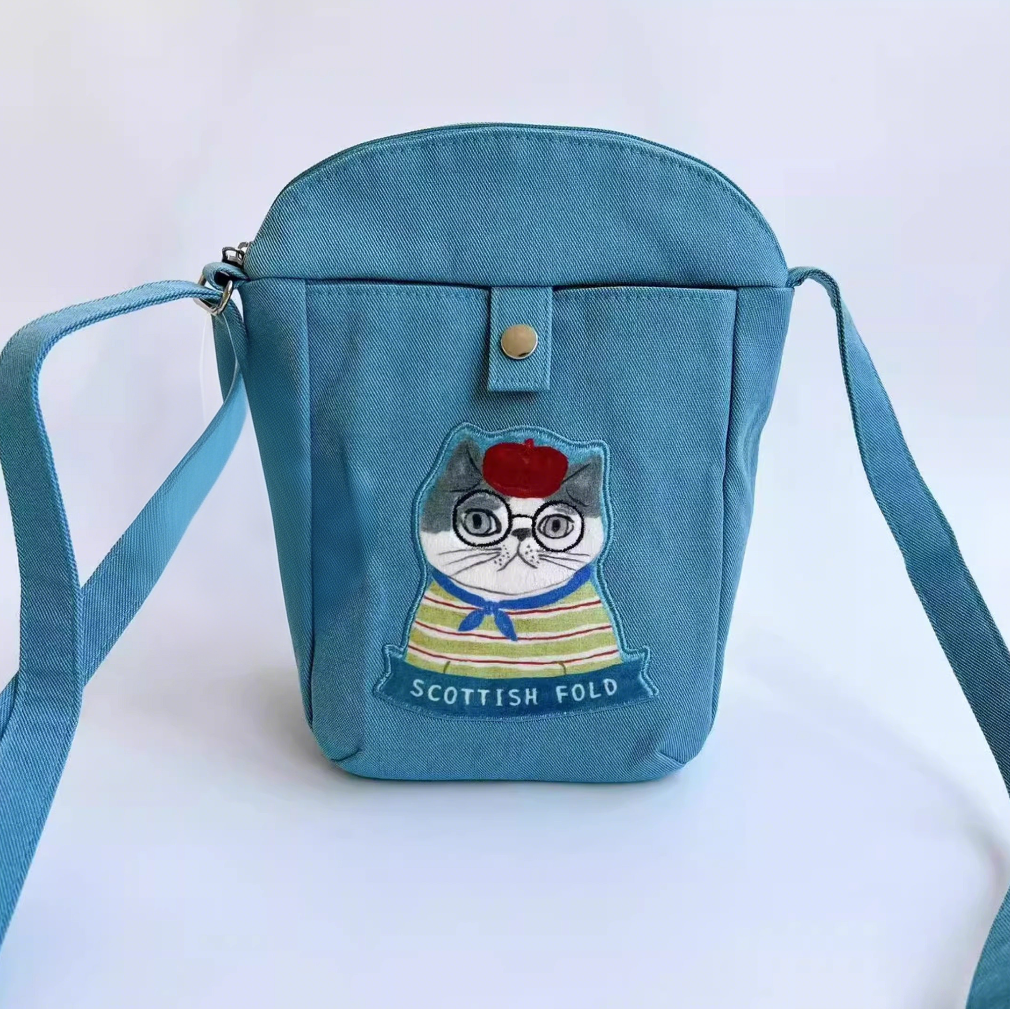 Sac bandoulière compact Kusuguru avec chat brodé