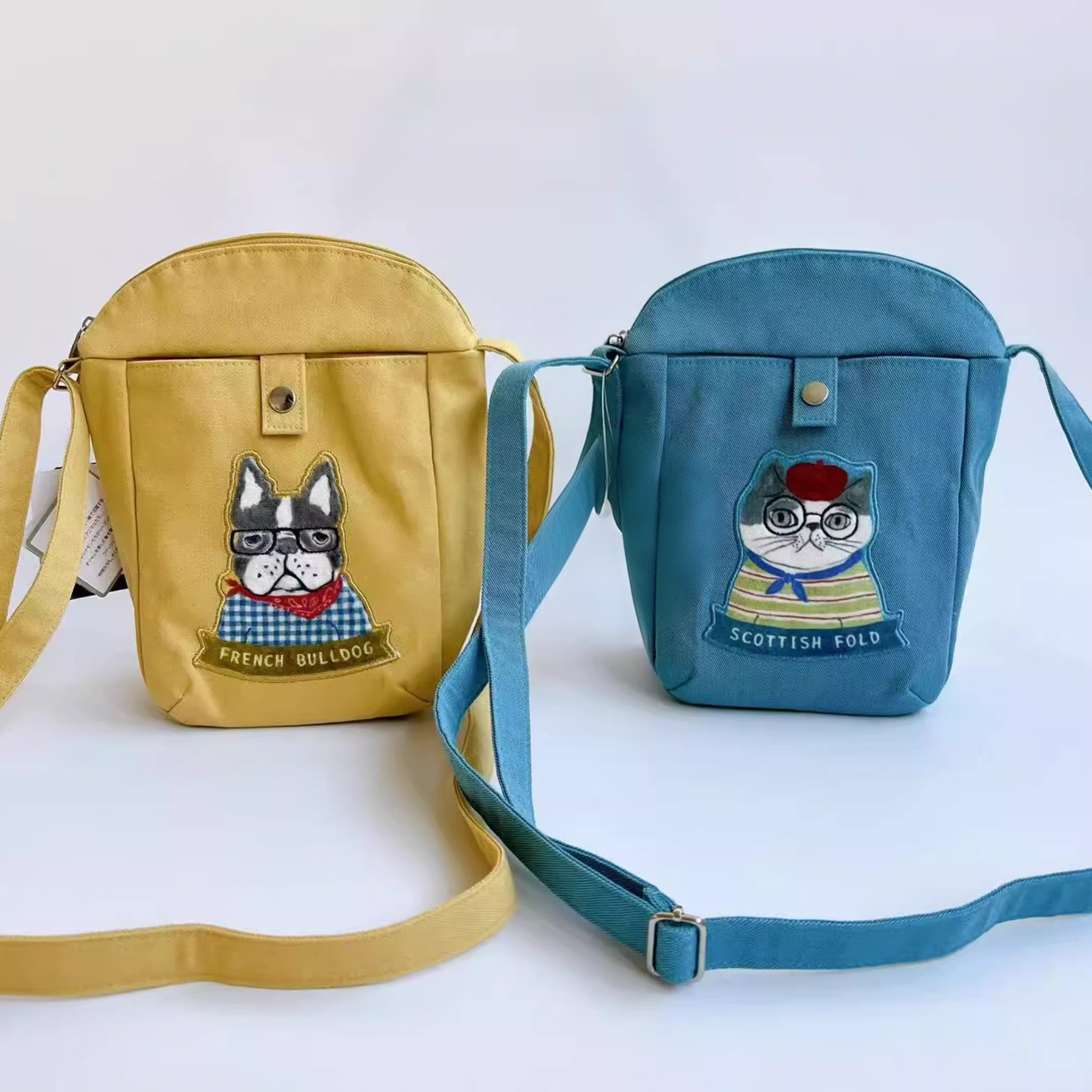 Sac bandoulière compact Kusuguru avec chat brodé