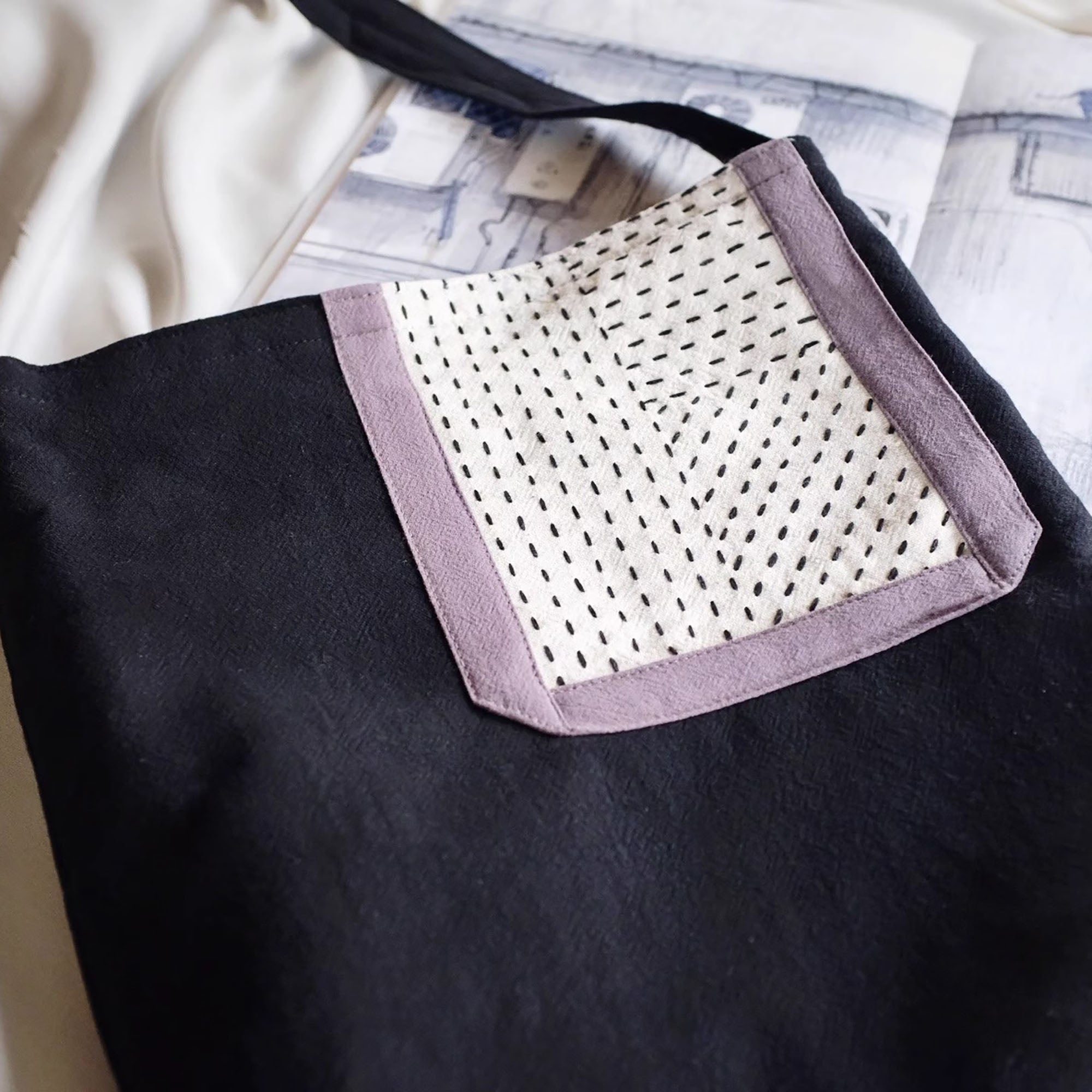 Sac bandoulière minimaliste du sashiko noir et blanc cousu main