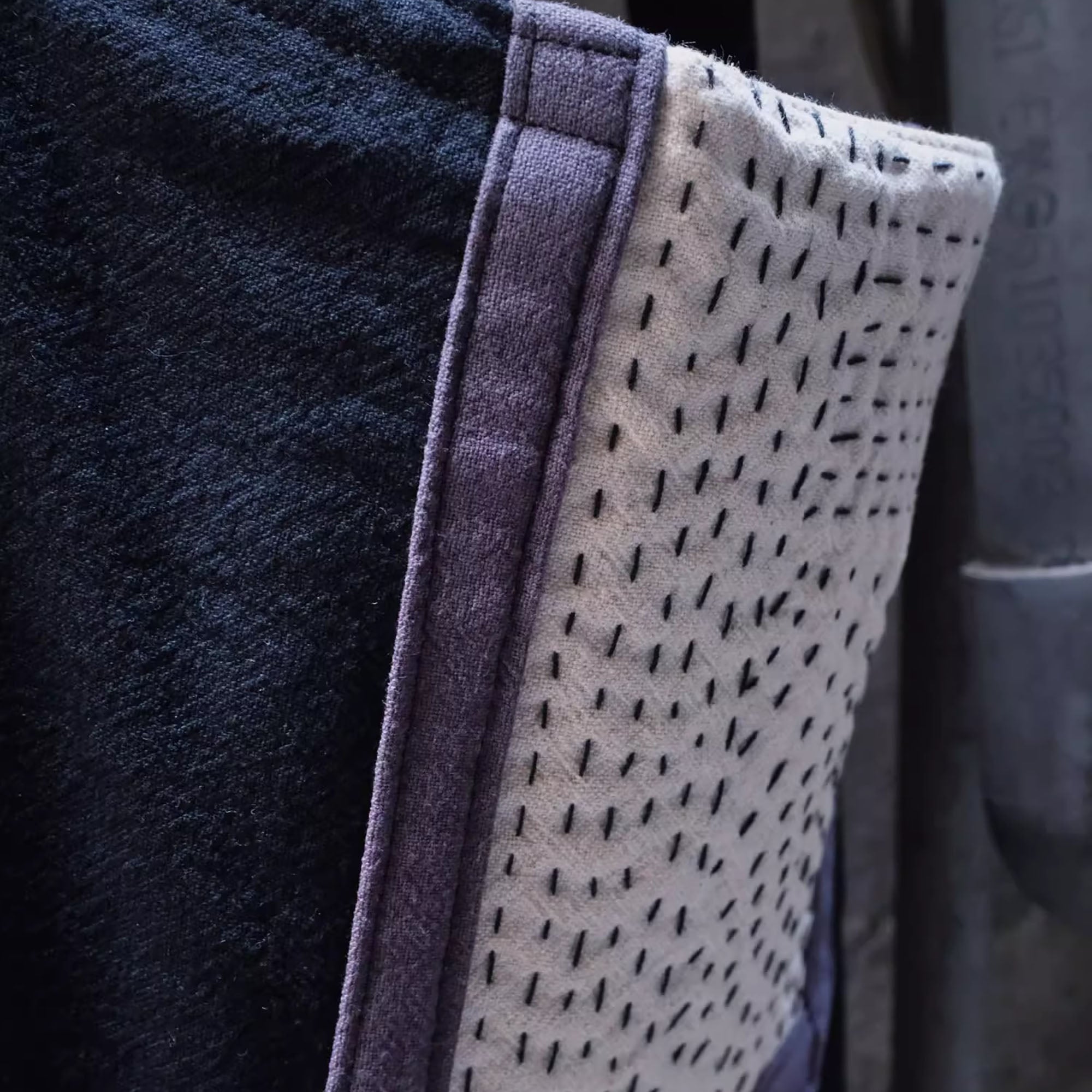 Sac bandoulière minimaliste du sashiko noir et blanc cousu main