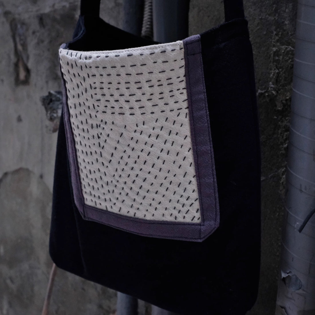 Sac bandoulière minimaliste du sashiko noir et blanc cousu main