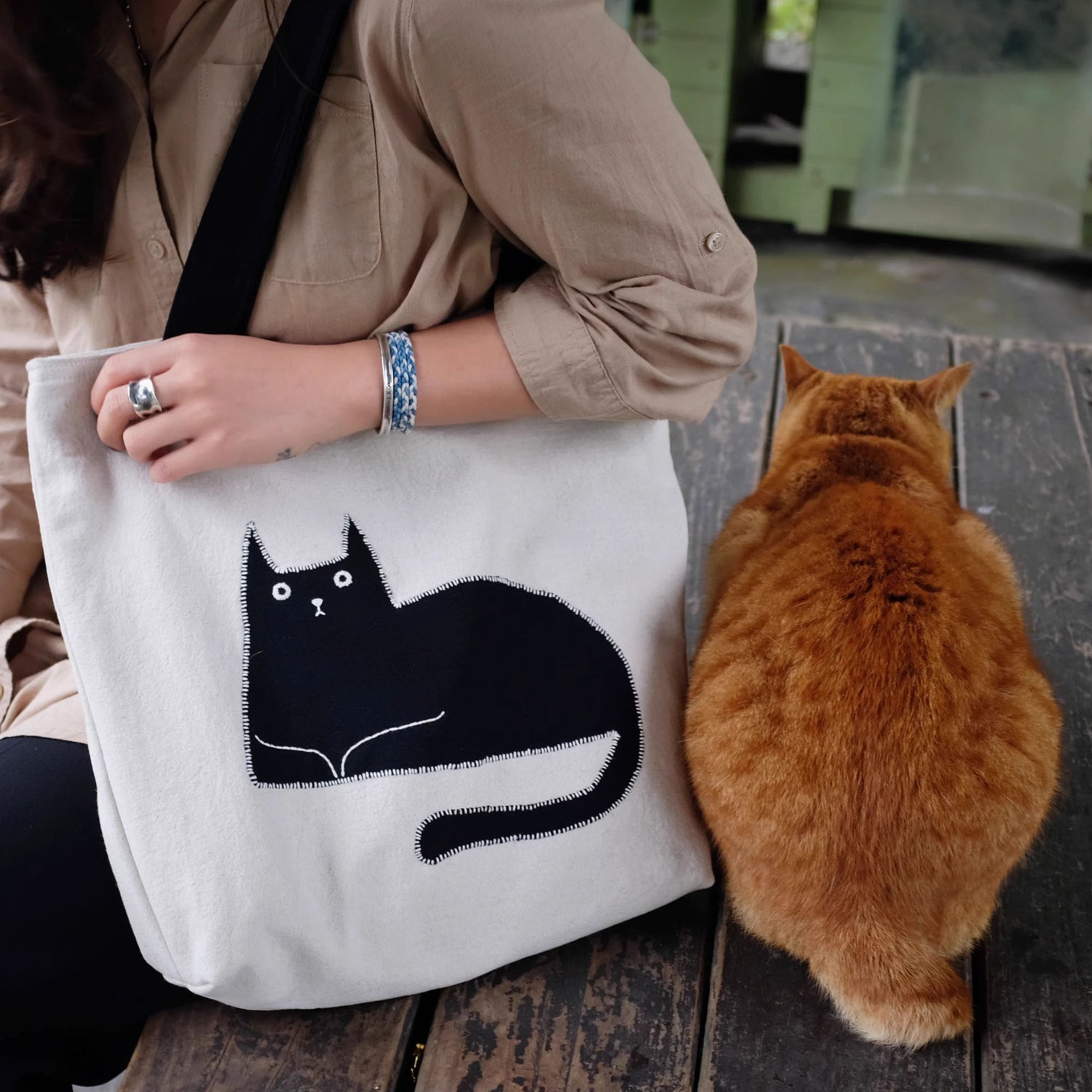 Sac quotidien artisanal en lin avec motif de chat brodé