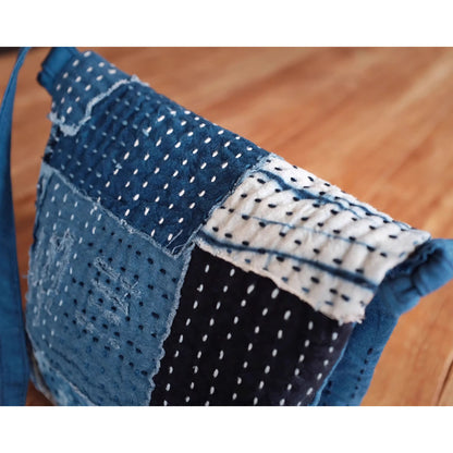 Sac bandoulière en coton teint à l’indigo avec broderie Sashiko