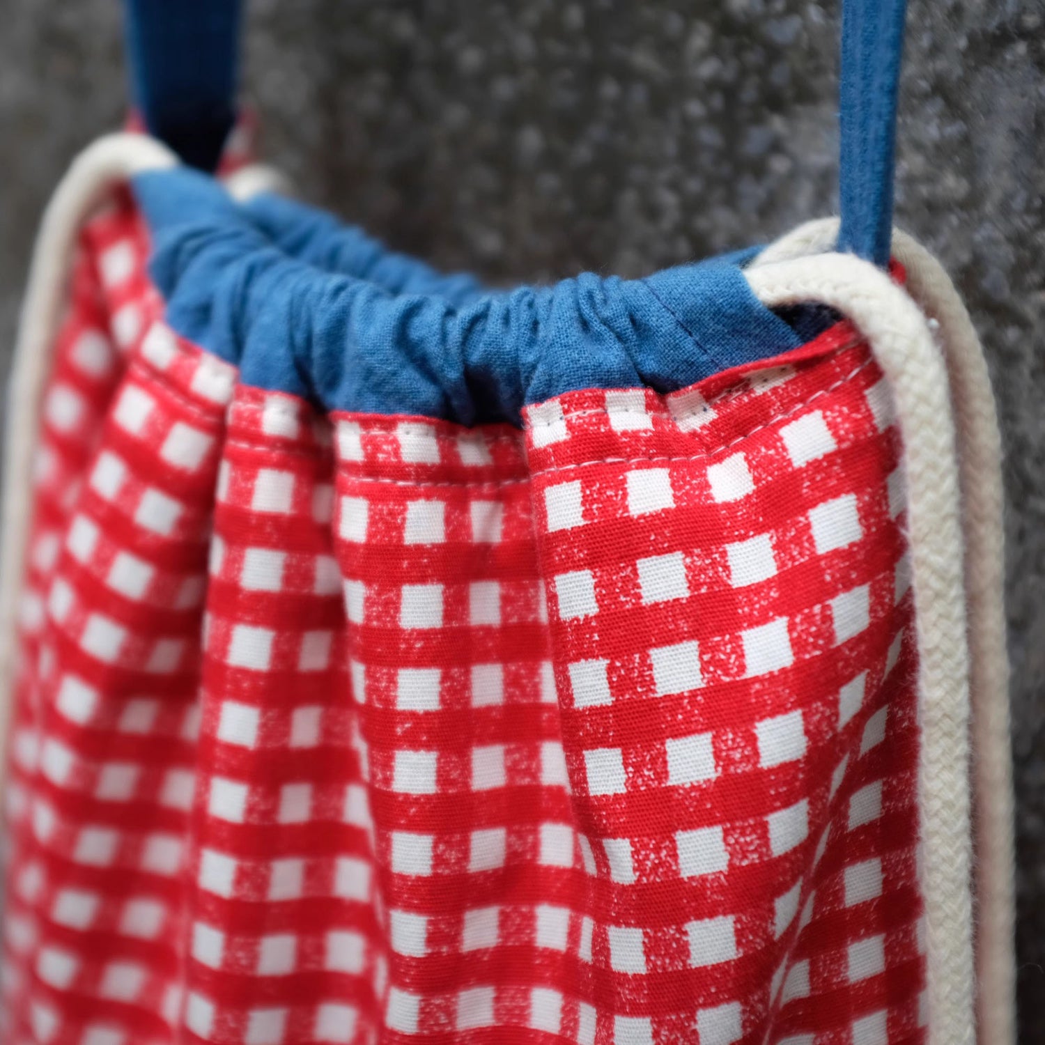 Sac à bandoulière artisanal en coton à carreaux