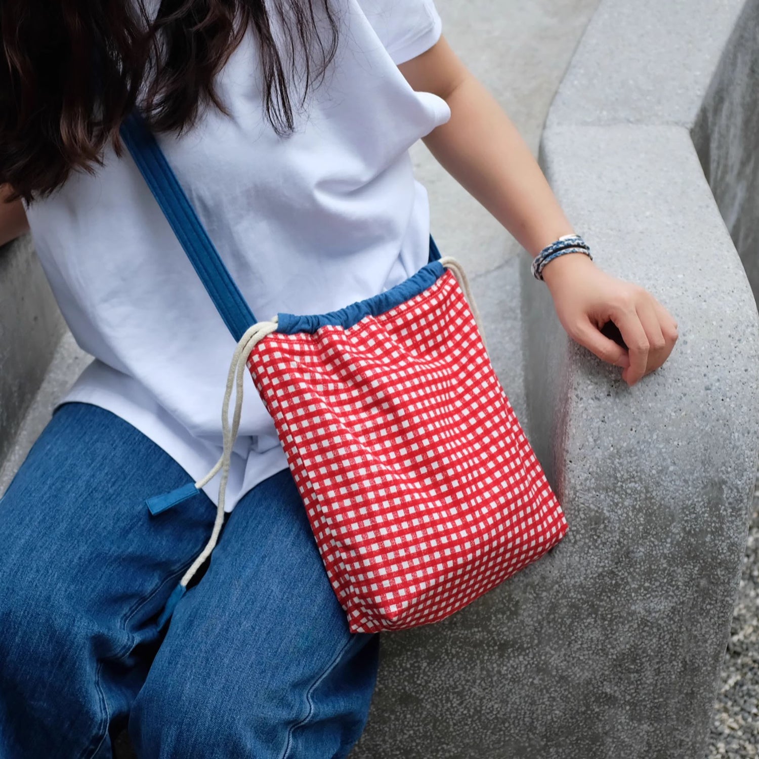 Sac à bandoulière artisanal en coton à carreaux