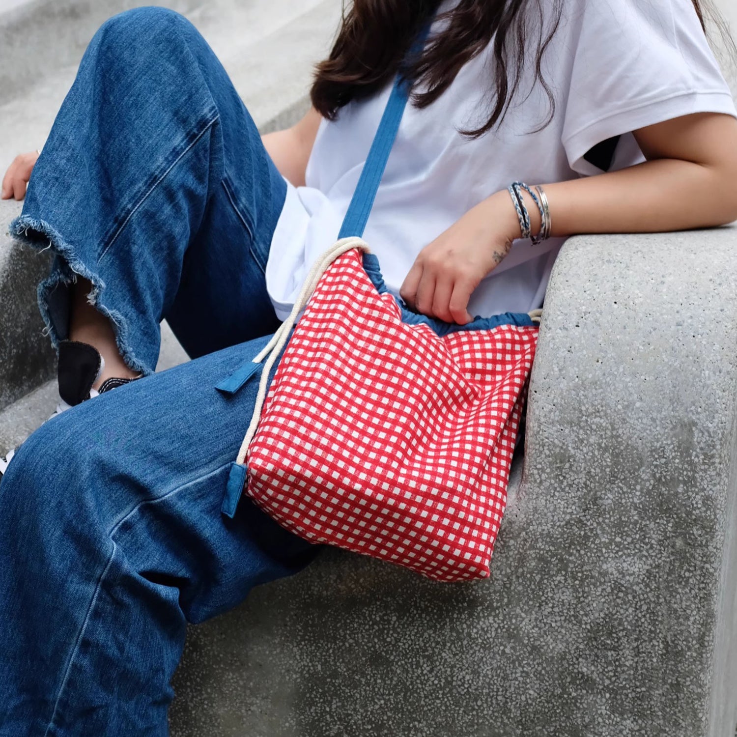 Sac à bandoulière artisanal en coton à carreaux