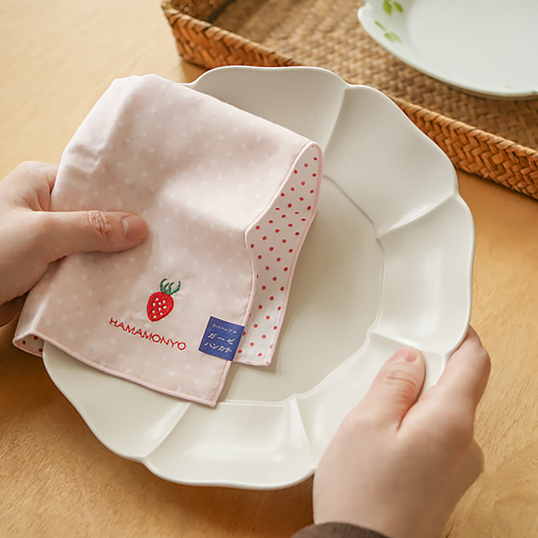Serviette en coton brodé Hamamonyo