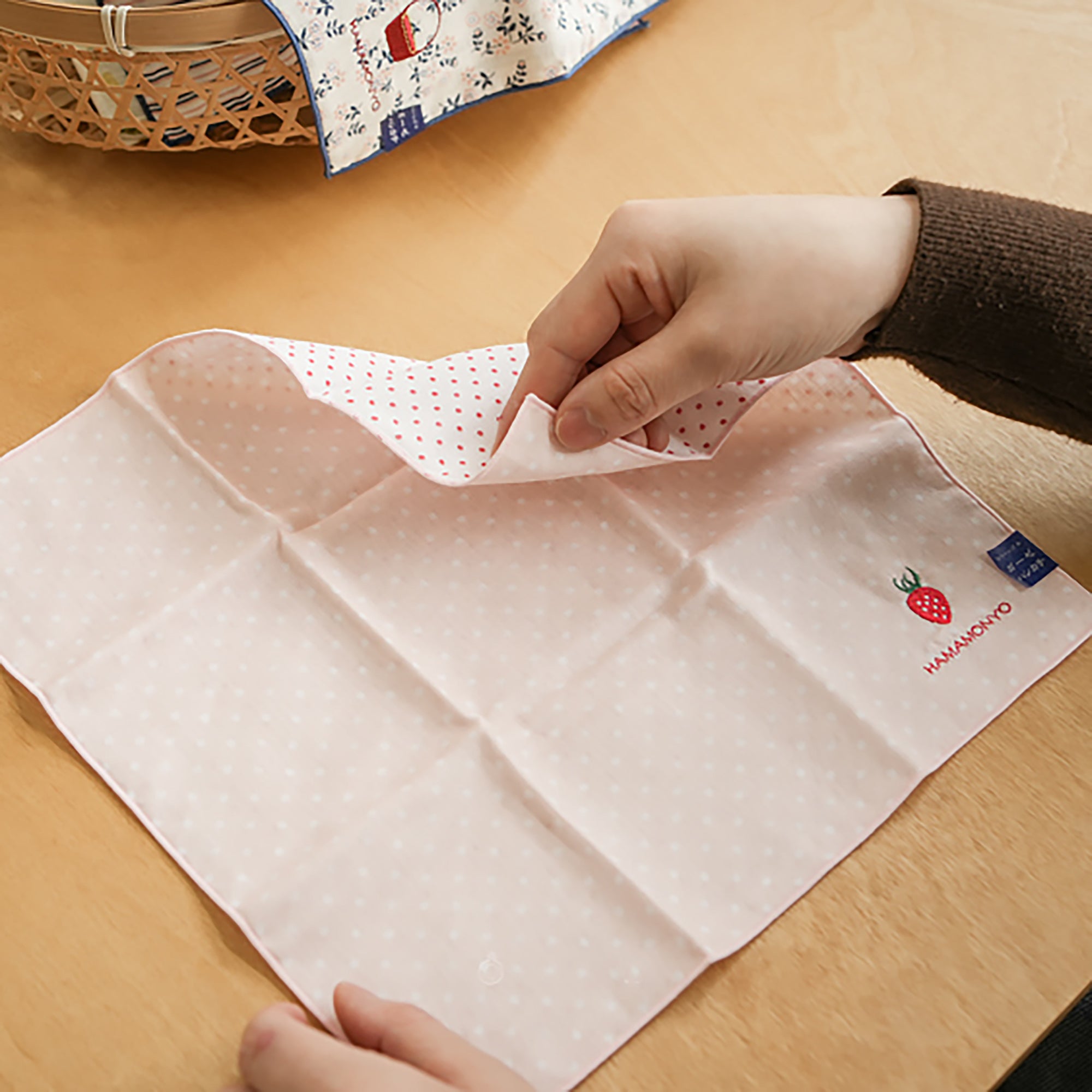 Serviette en coton brodé Hamamonyo