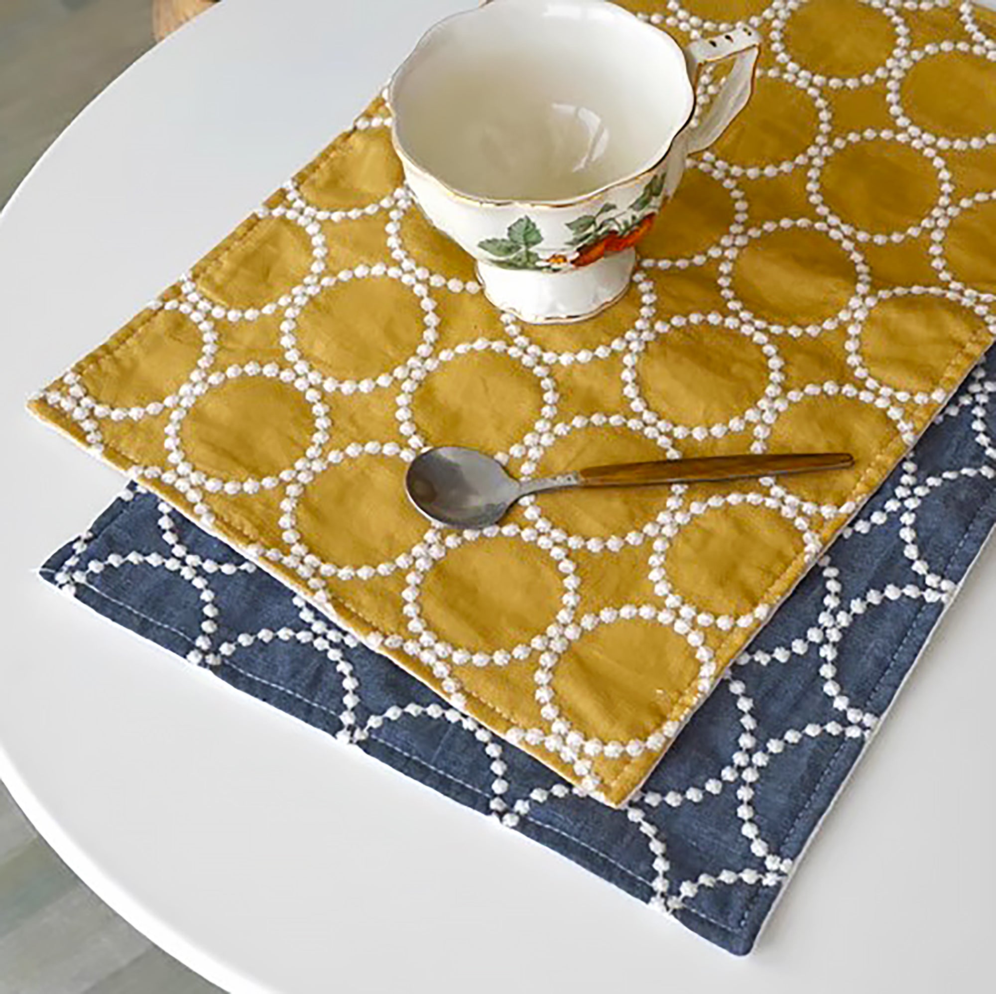 Serviette de table brodée en lin et coton lavé 