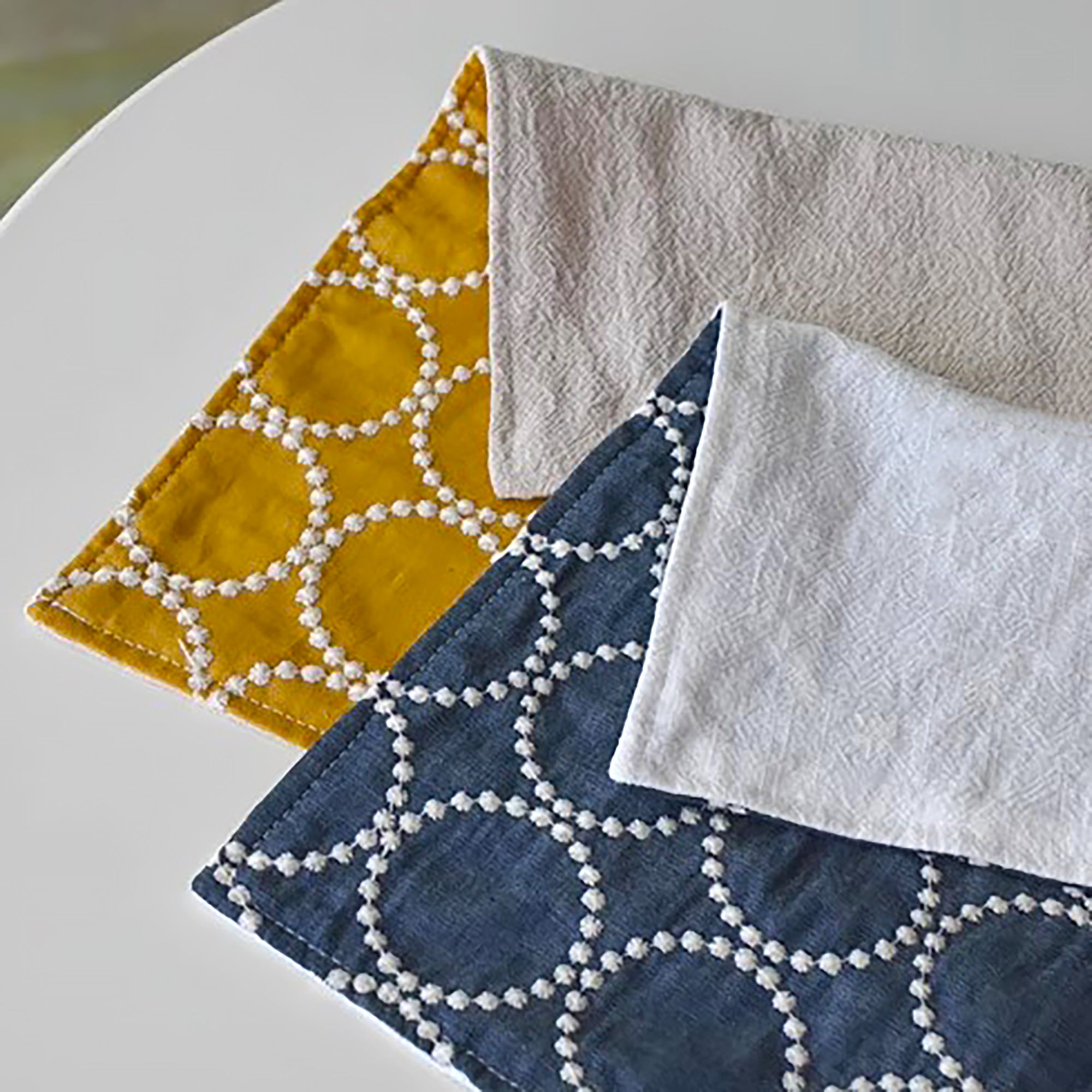 Serviette de table brodée en lin et coton lavé 