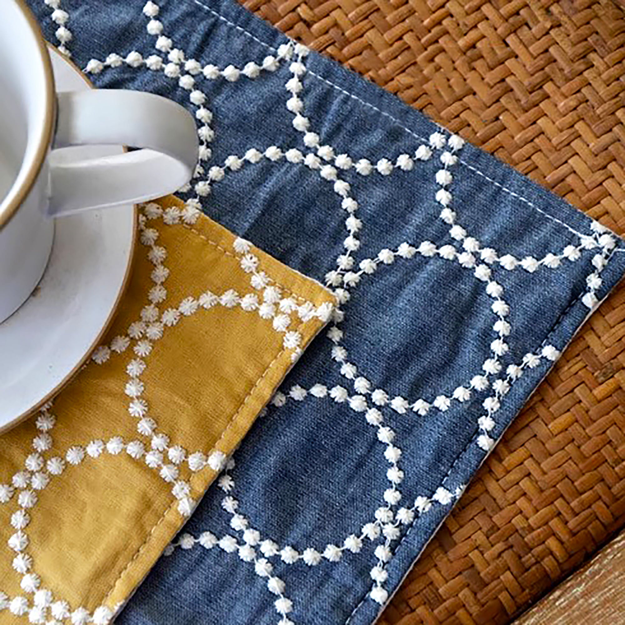 Serviette de table brodée en lin et coton lavé 