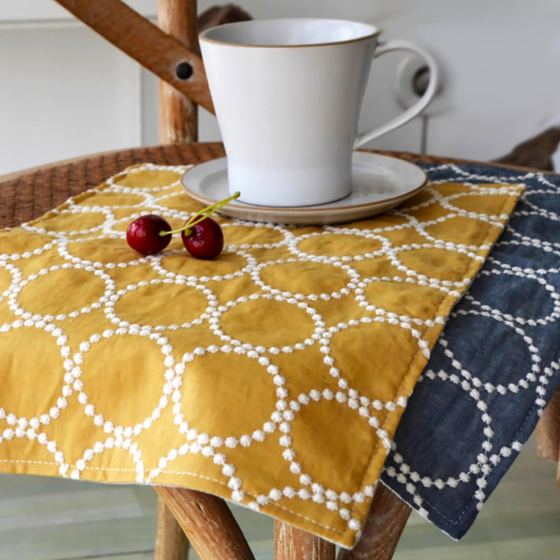 Serviette de table brodée en lin et coton lavé 