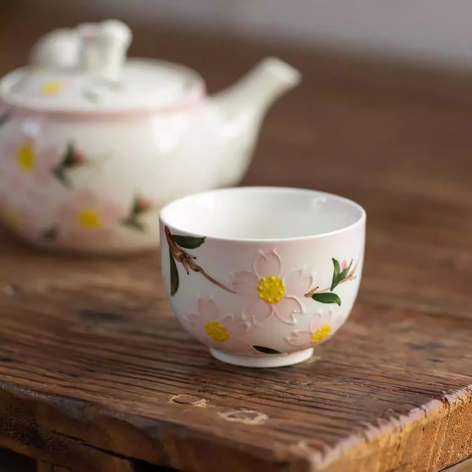 Théière en céramique Seto-yaki à motifs de fleurs de cerisier