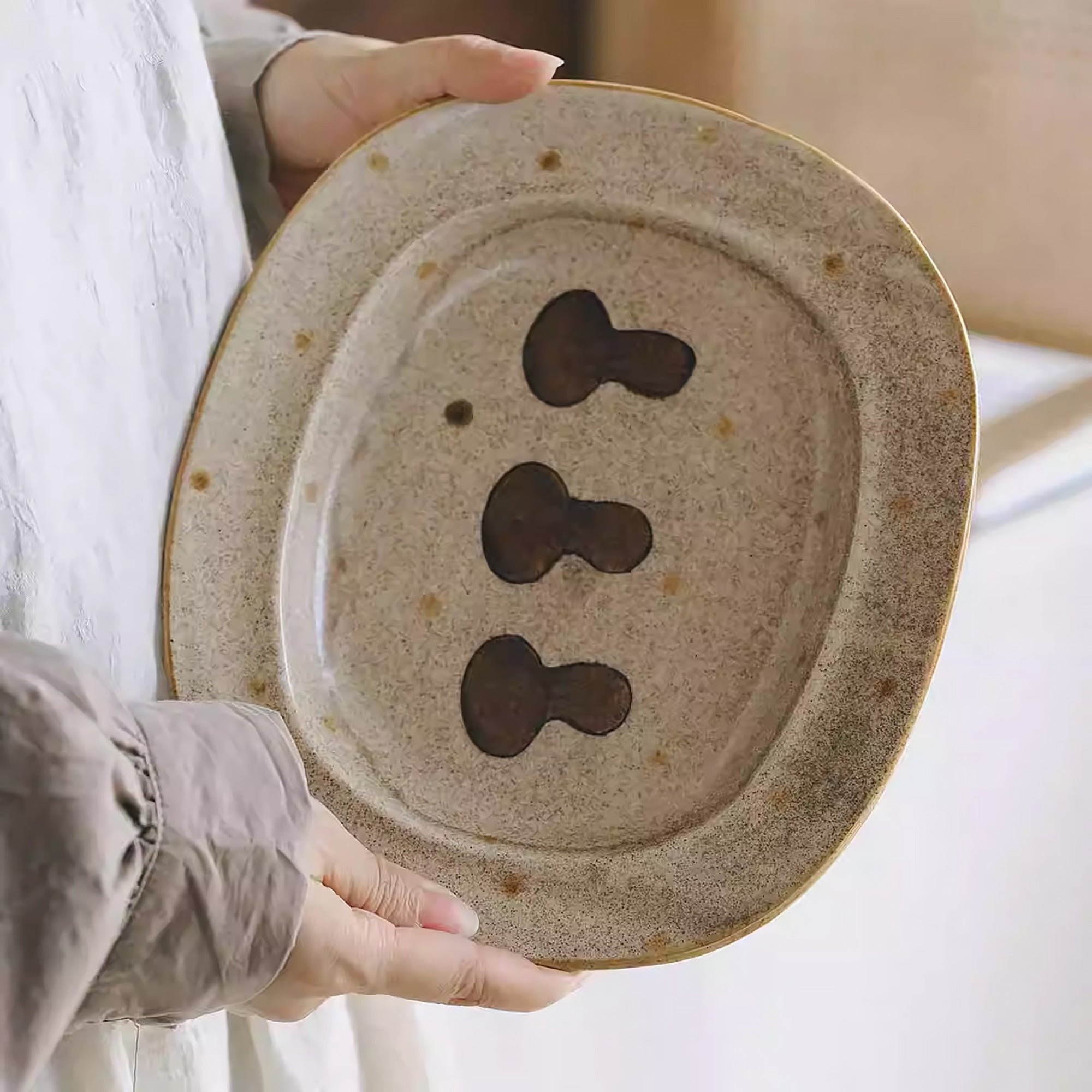 Assiette en céramique artisanale motif champignon