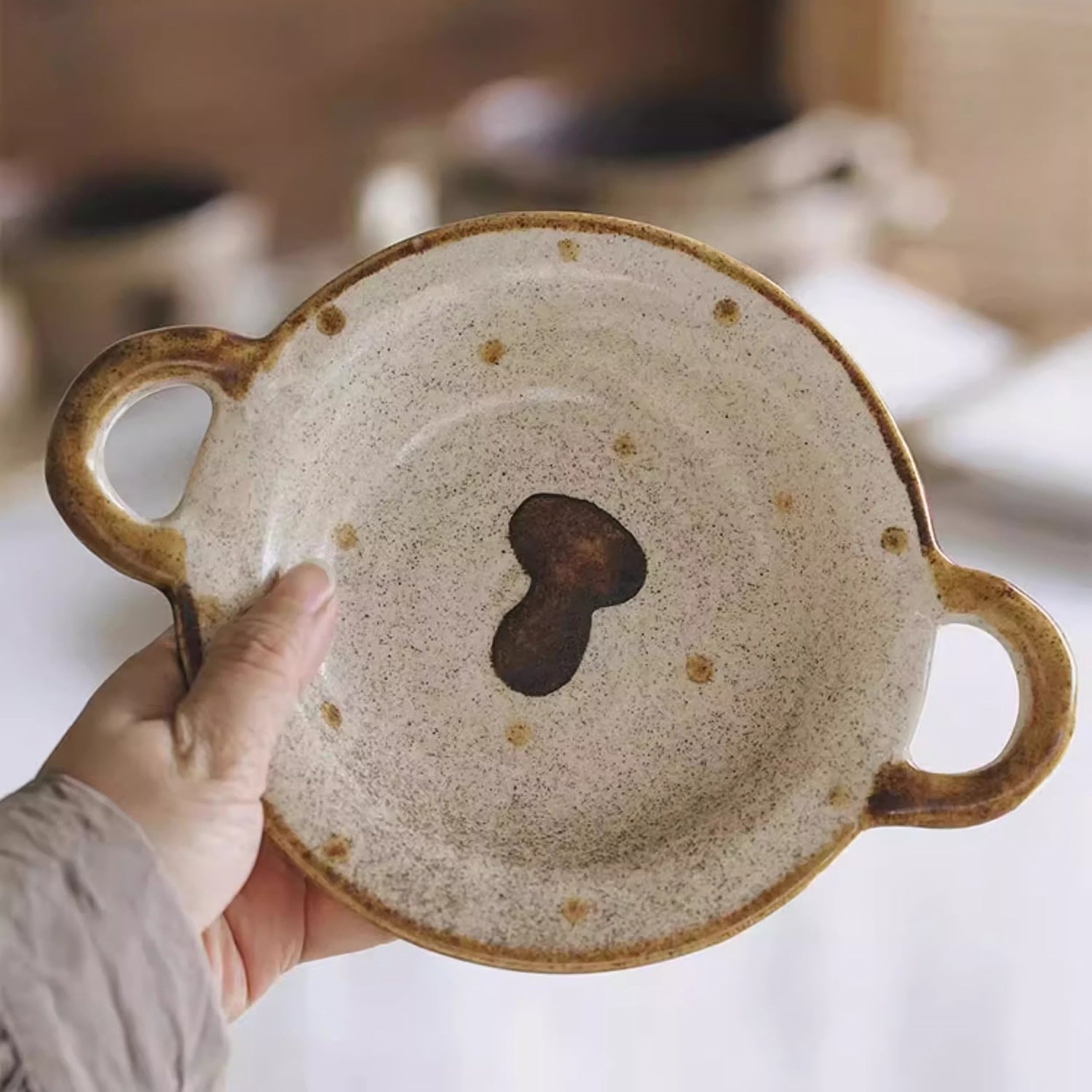 Assiette en céramique artisanale motif champignon
