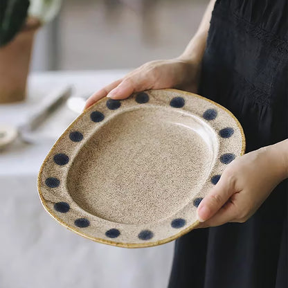 Assiette en céramique fait main style vintage à pois