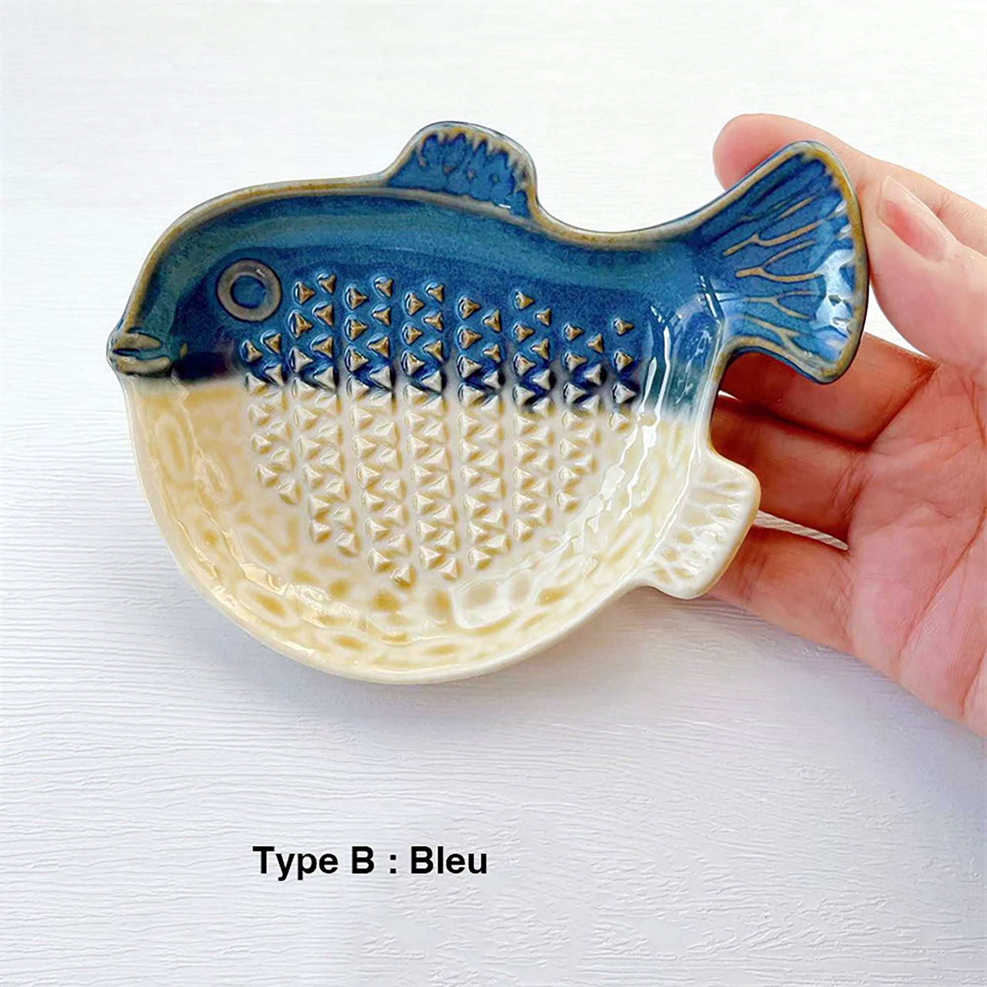 Fish-shaped mortar plate