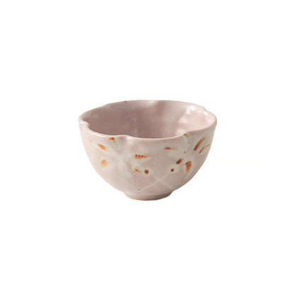 Tasse en forme fleur Shino-yaki avec motifs naturels