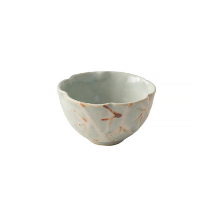 Tasse en forme fleur Shino-yaki avec motifs naturels