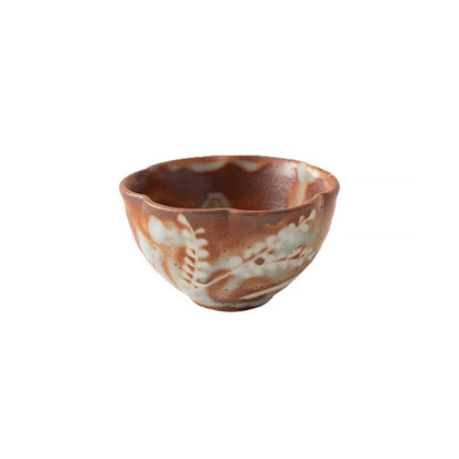 Tasse en forme fleur Shino-yaki avec motifs naturels
