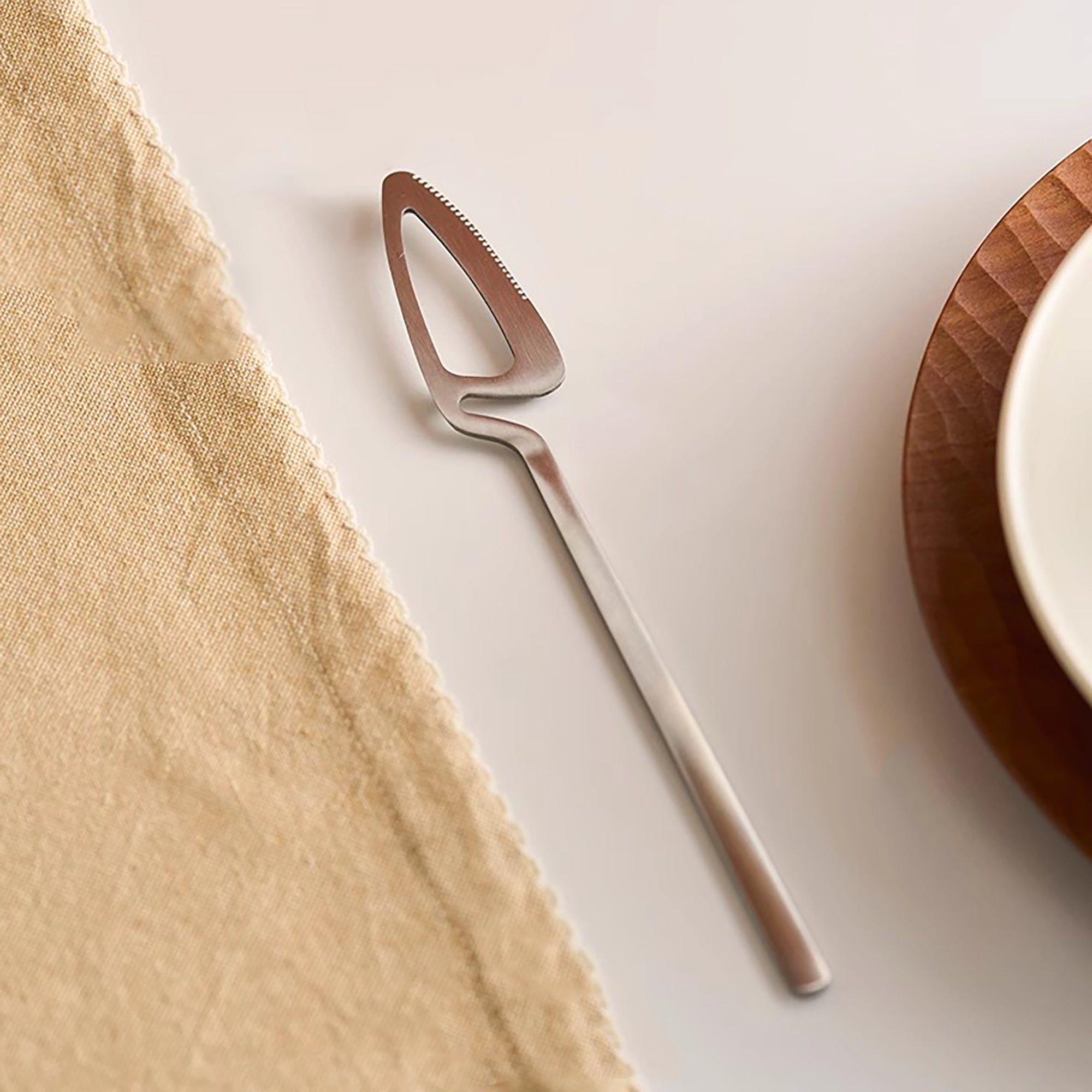 Couverts minimalistes en acier inoxydable avec design suspendu