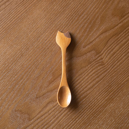 Cuillère et assiette en bois avec motif de chat