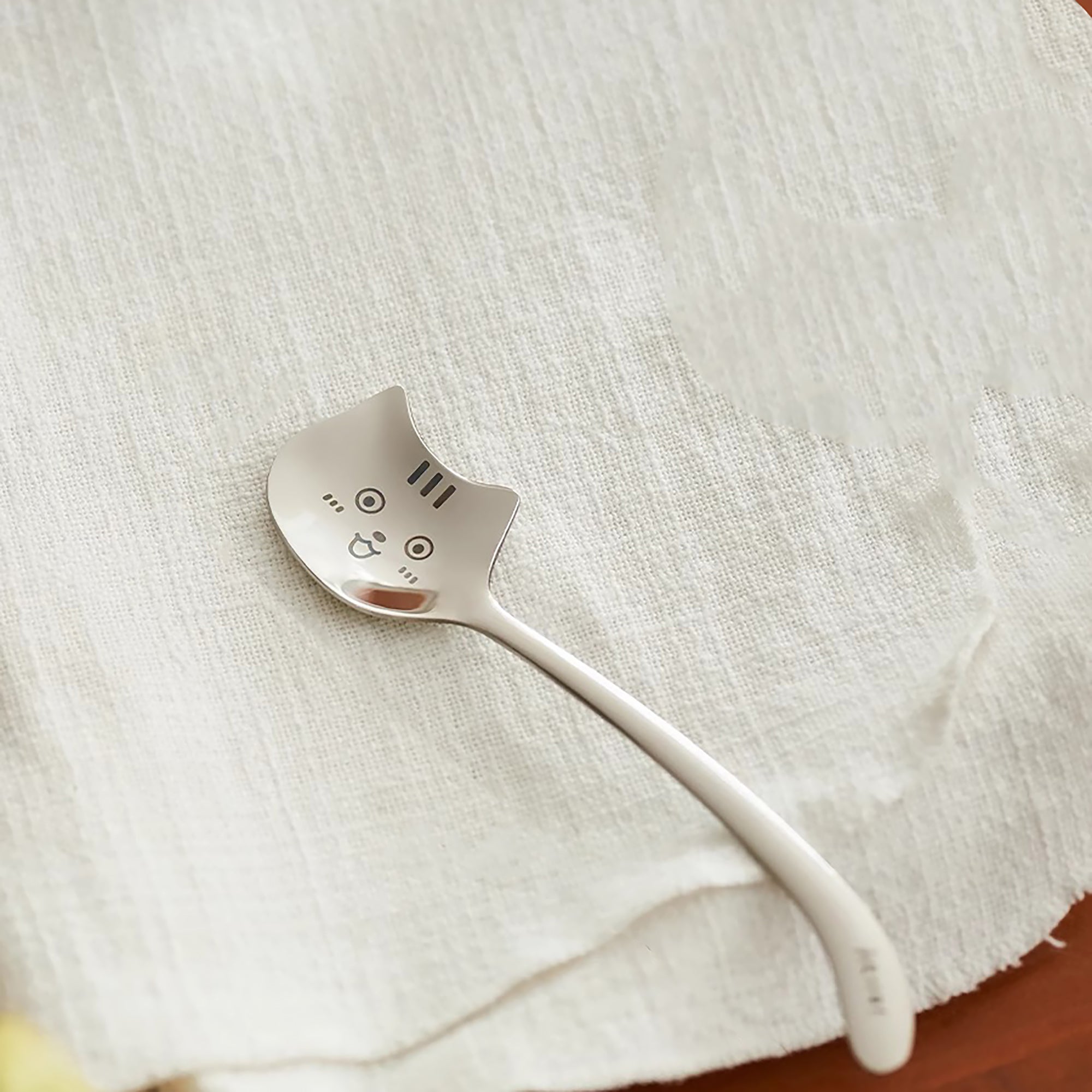 Cuillère en acier inoxydable avec gravure de chat mignon