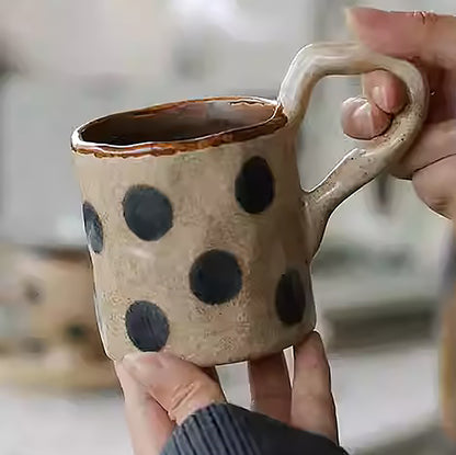 Mug en céramique fait main style vintage à pois