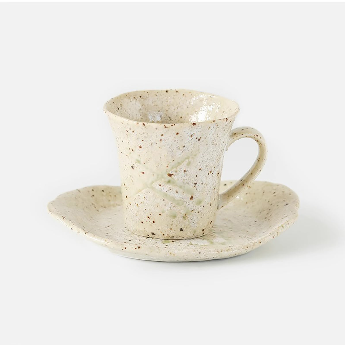 Kaffeetasse mit Untertasse aus Minoyaki-Keramik im Wabi-Sabi-Stil