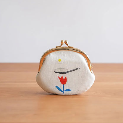 Pochette à fermoir illustrée par Nishi Shuku
