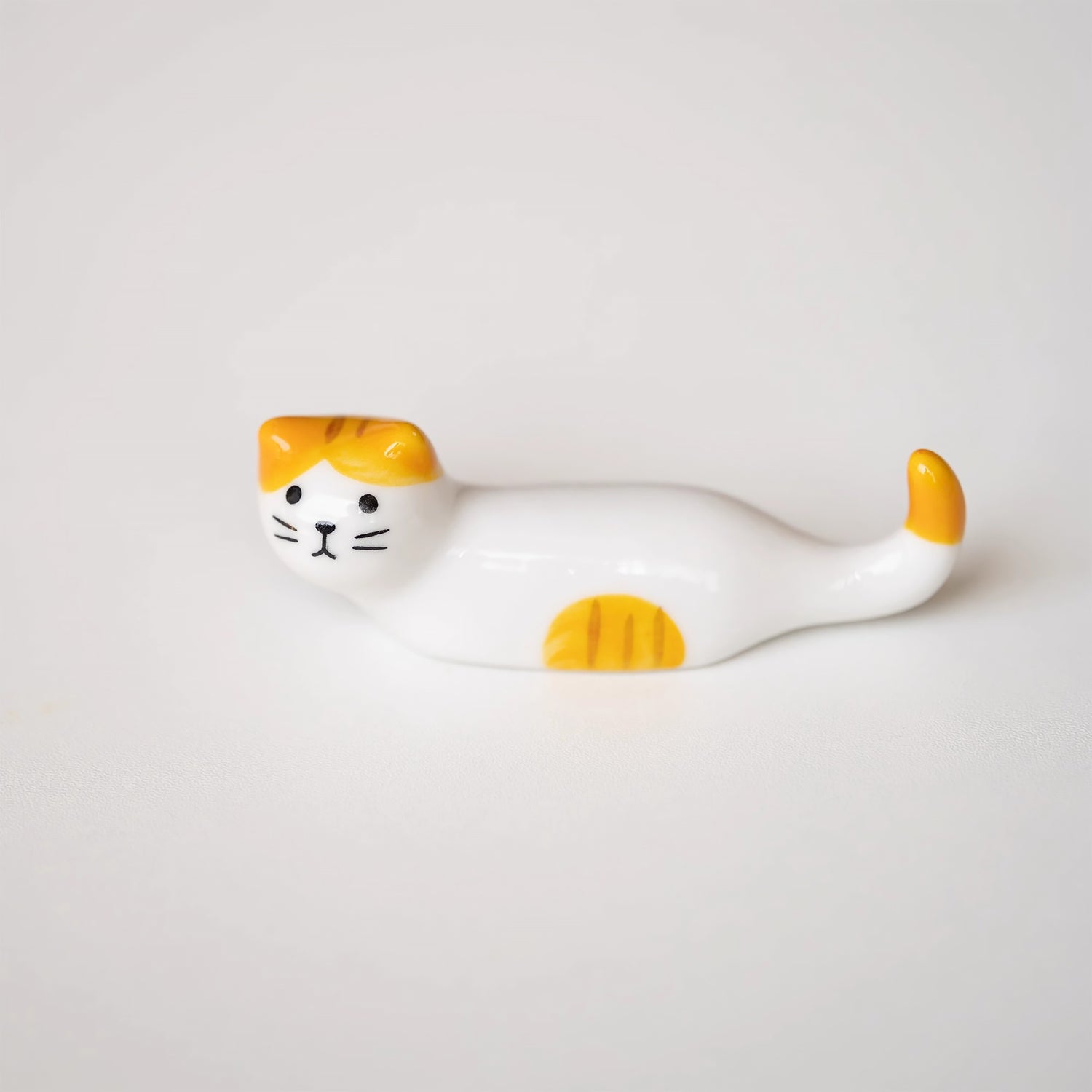 Repose-baguettes en forme de chat allongé