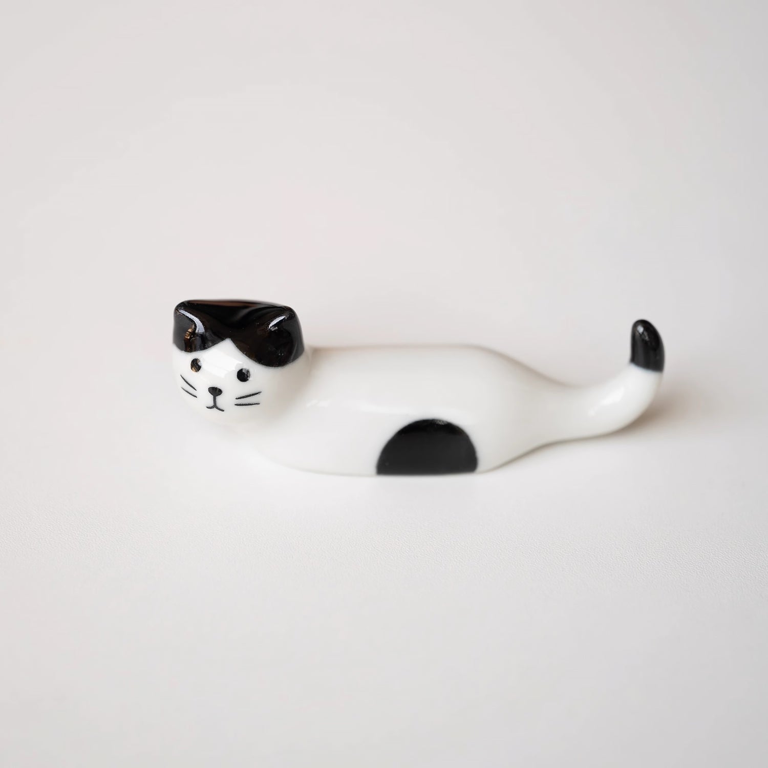 Repose-baguettes en forme de chat allongé