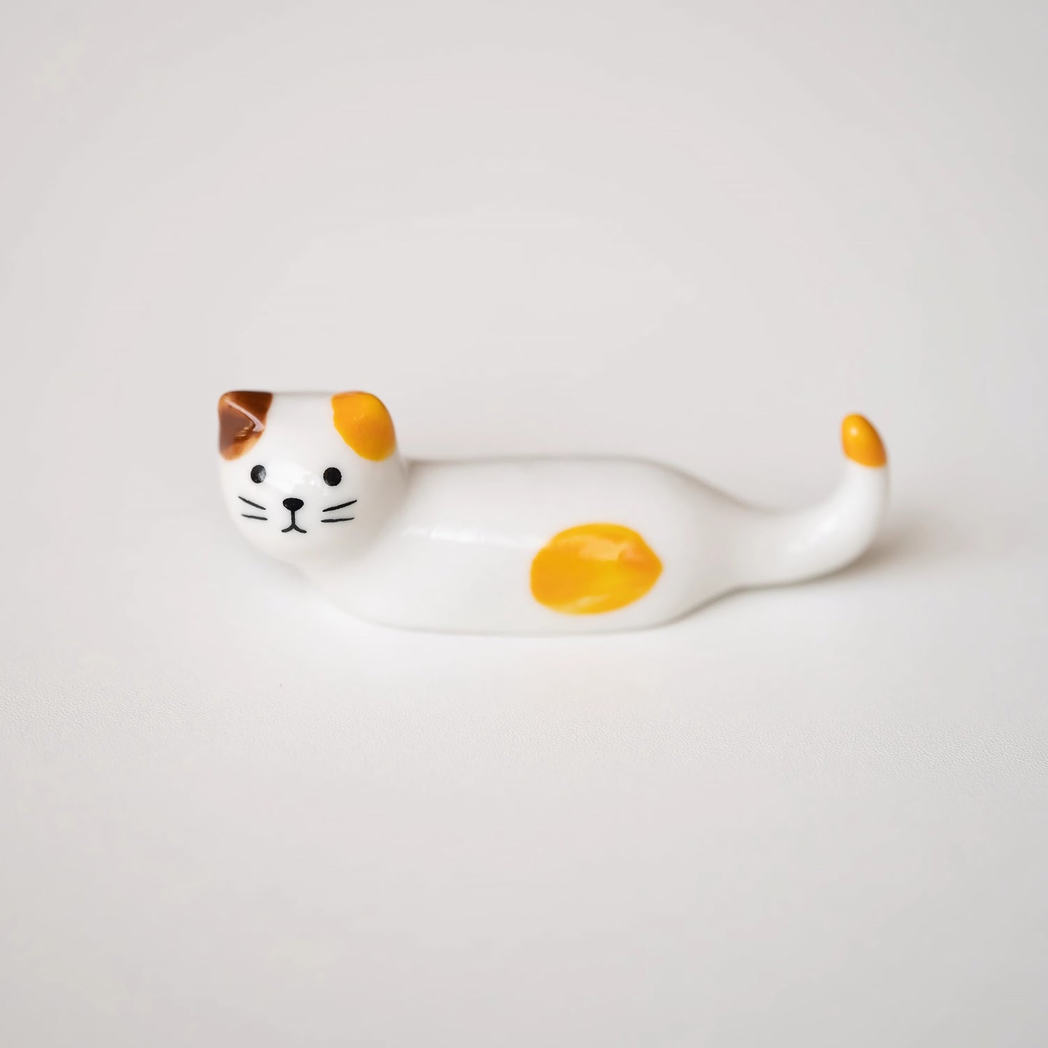 Repose-baguettes en forme de chat allongé