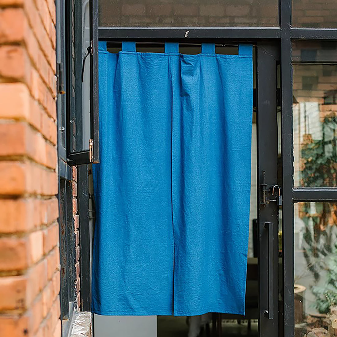 Rideau fendu en lin et coton avec teinture végétale artisanale